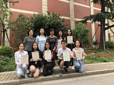 获奖选手和指导老师合影