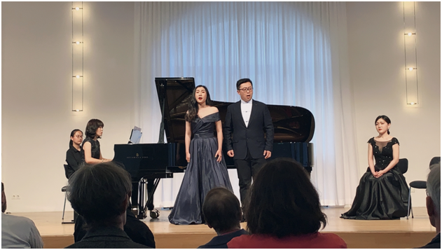艺术歌曲音乐会现场,二重唱/谭城、孙卓汉,钢琴/崔岚,德国卡尔斯鲁尔音乐学院