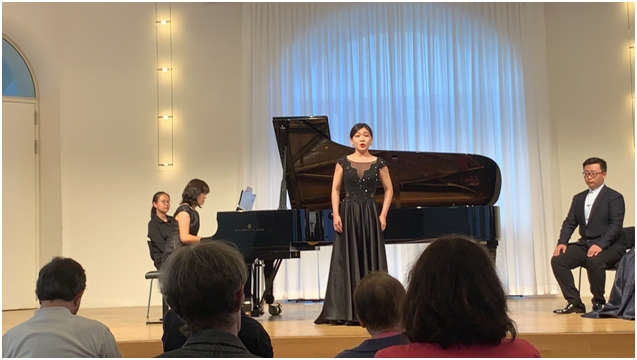 艺术歌曲音乐会现场,演唱/杨钰卉,钢琴/崔岚,德国卡尔斯鲁尔音乐学院