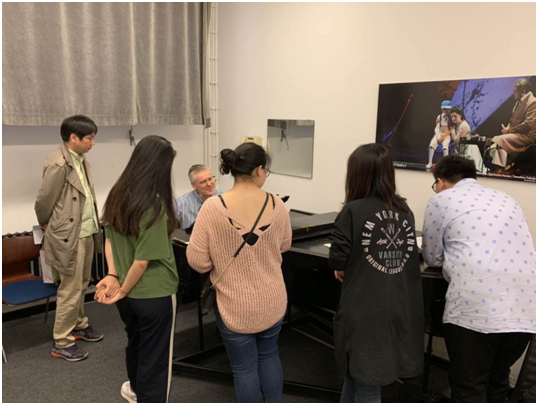 德国基尔歌剧院艺术总监R.Linden为声歌系师生讲解歌剧《尼伯龙根的指环》