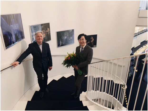 廖昌永院长与Hartmut H?ll院长合影,德国基尔歌剧院