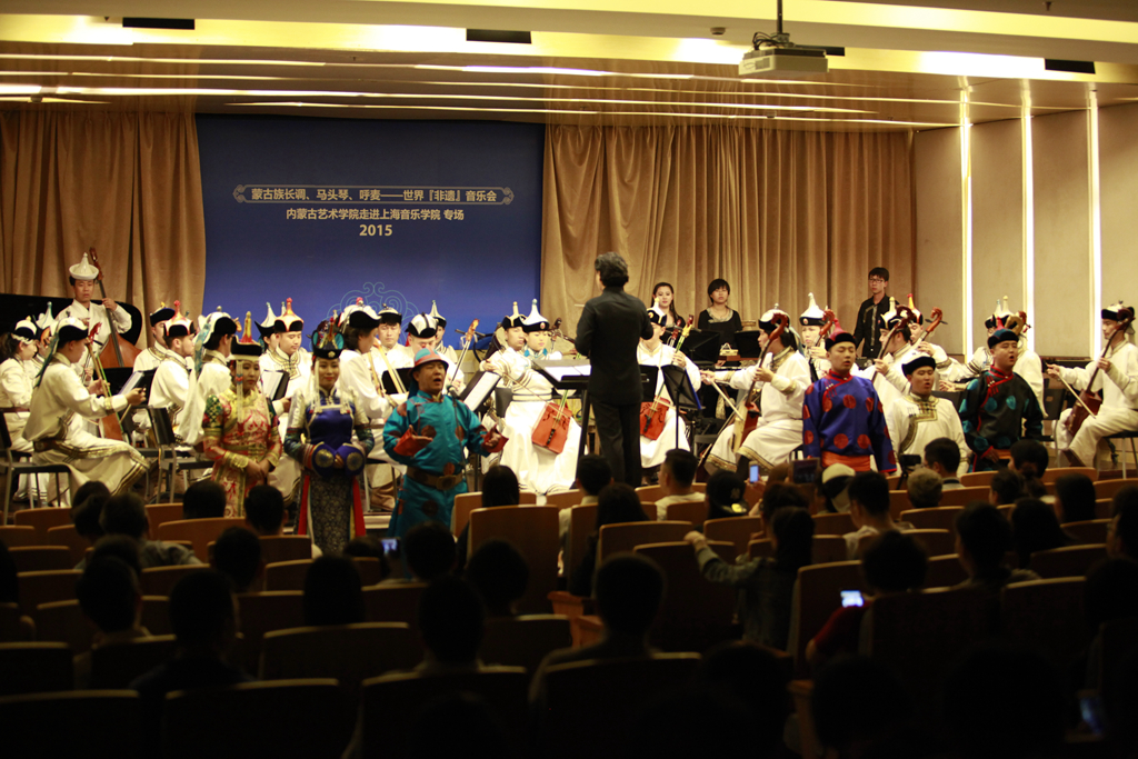 潮林哆(长调、呼麦与马头琴乐团)表演《圣主成吉思汗》