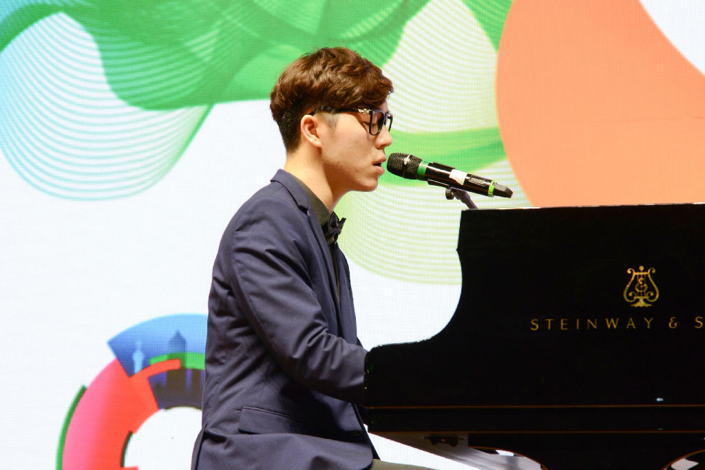 3上海交通大学 爱的目光01.jpg